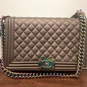 Chanel iridescent boy bag - new medium
